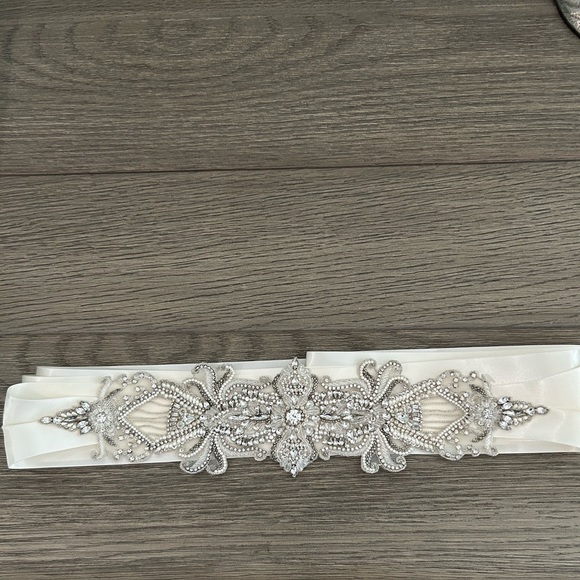 Never worn Swarovski crystal wedding belt - Picture 2 of 6